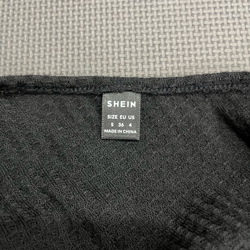 Black Ruffle top - Picture 3 of 3